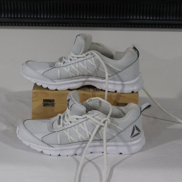 Reebok Runner white in color comfortable runner - Picture 3 of 6
